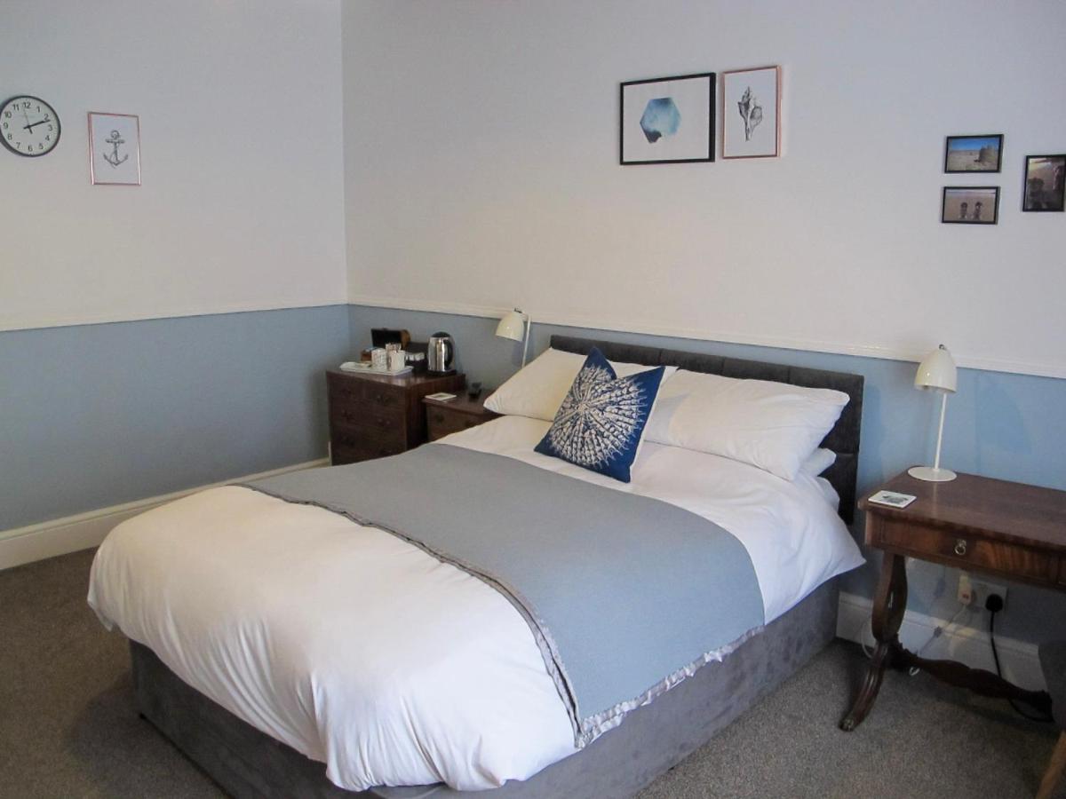Stone'S Throw Guest House Weymouth Exterior photo