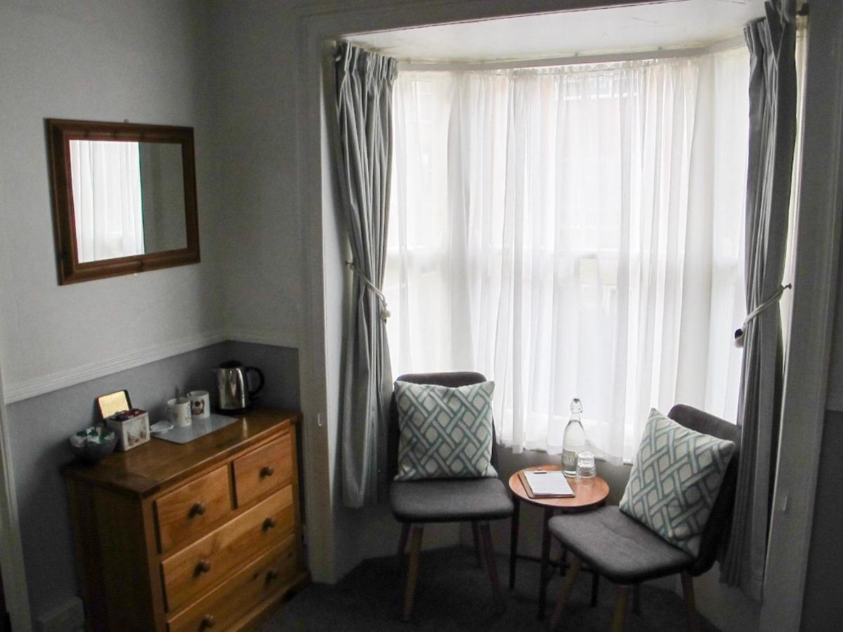 Stone'S Throw Guest House Weymouth Exterior photo